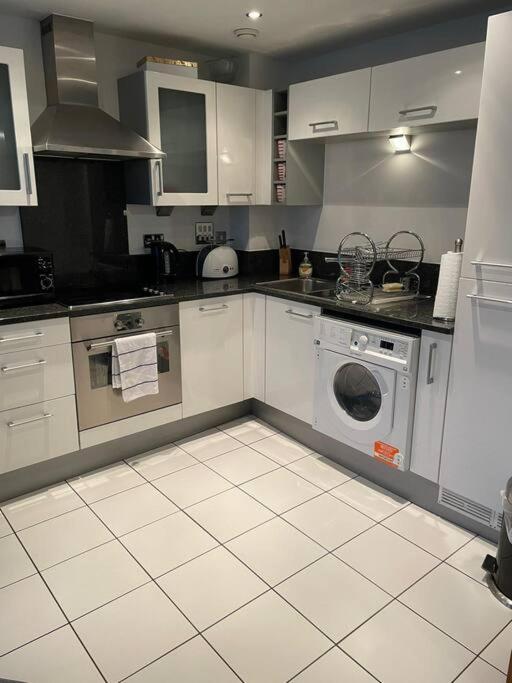 1 Bedroom Apartment Royal Docks ลอนดอน ภายนอก รูปภาพ