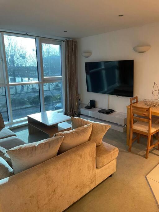 1 Bedroom Apartment Royal Docks ลอนดอน ภายนอก รูปภาพ